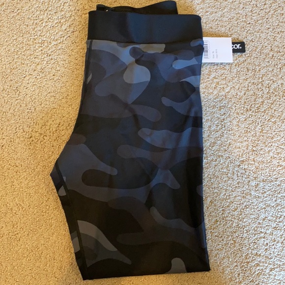ultracor Pants - ultracor COR active camo legging NWT XL